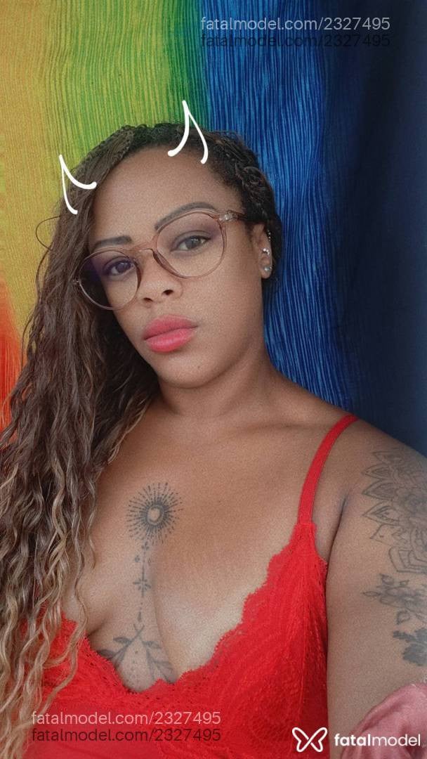 Acompanhante mulher com cabelo castanho de olhos castanhos - Girassol