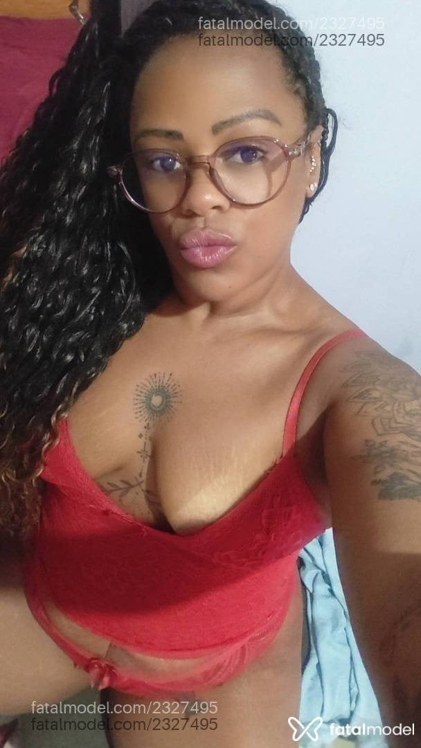 Acompanhante mulher com cabelo castanho de olhos castanhos - Girassol