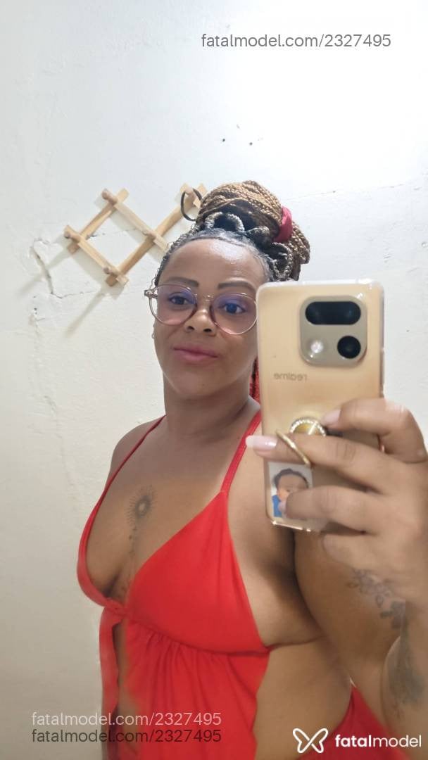 Acompanhante mulher com cabelo castanho de olhos castanhos - Girassol