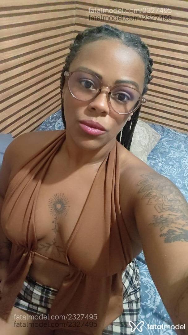 Acompanhante mulher com cabelo castanho de olhos castanhos - Girassol