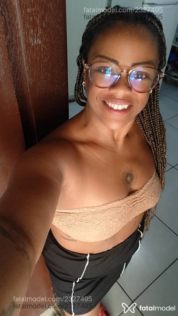 Acompanhante mulher com cabelo castanho de olhos castanhos - Girassol