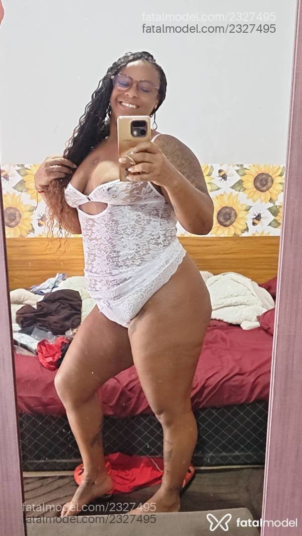 Acompanhante mulher com cabelo castanho de olhos castanhos - Girassol