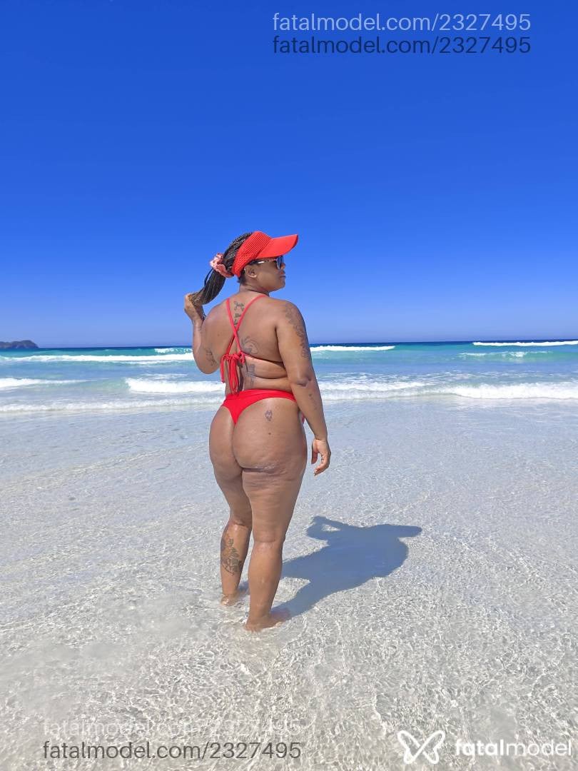 Acompanhante mulher com cabelo castanho de olhos castanhos - Girassol