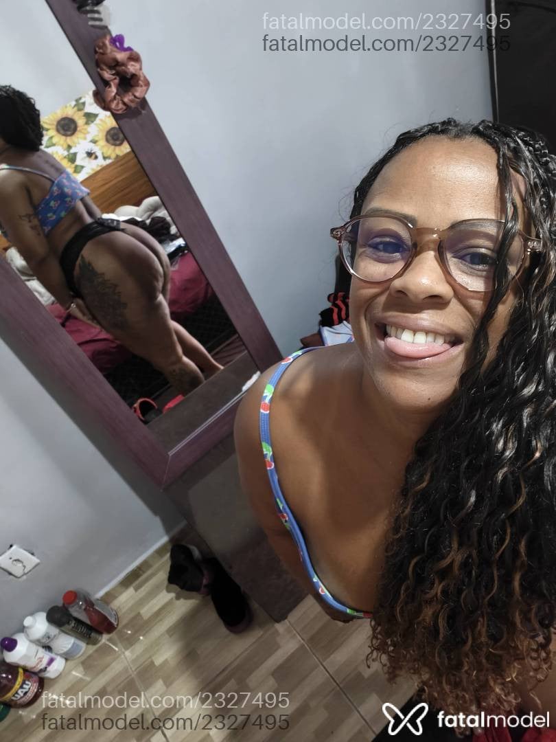 Acompanhante mulher com cabelo castanho de olhos castanhos - Girassol