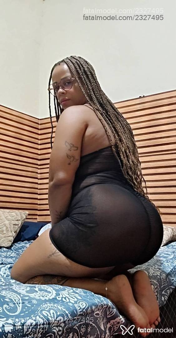 Acompanhante mulher com cabelo castanho de olhos castanhos - Girassol