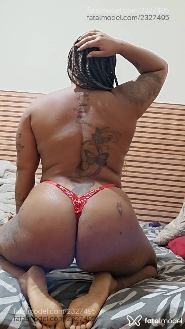 Acompanhante mulher com cabelo castanho de olhos castanhos - Girassol