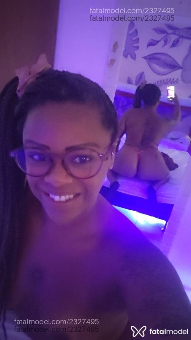 Acompanhante mulher com cabelo castanho de olhos castanhos - Girassol