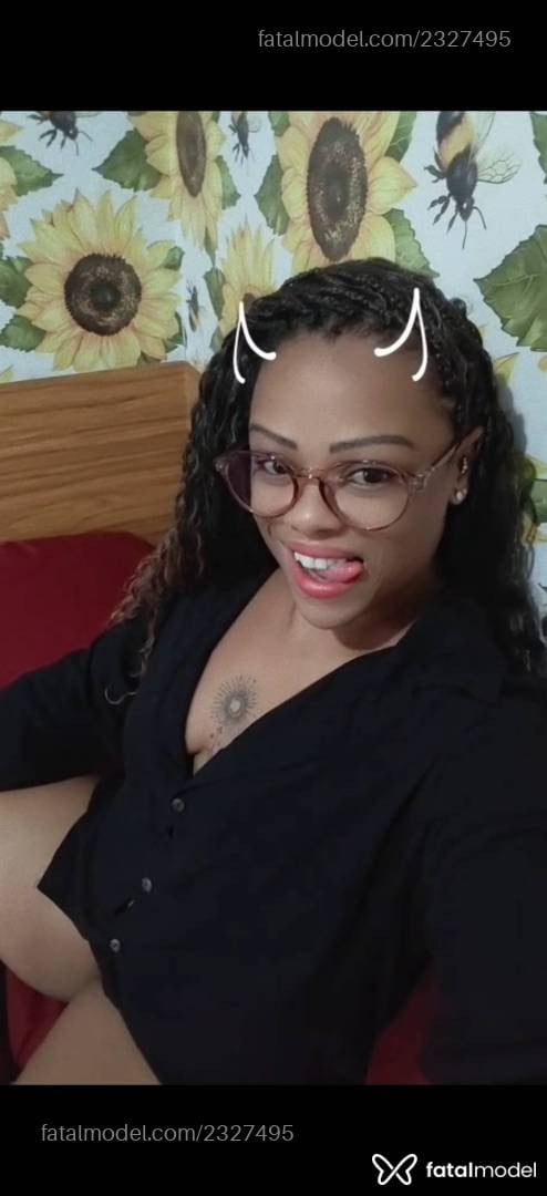 Acompanhante mulher com cabelo castanho de olhos castanhos - Girassol