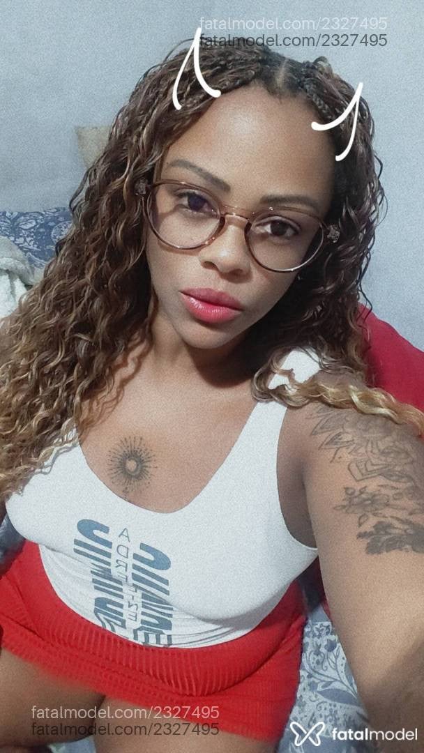 Acompanhante mulher com cabelo castanho de olhos castanhos - Girassol