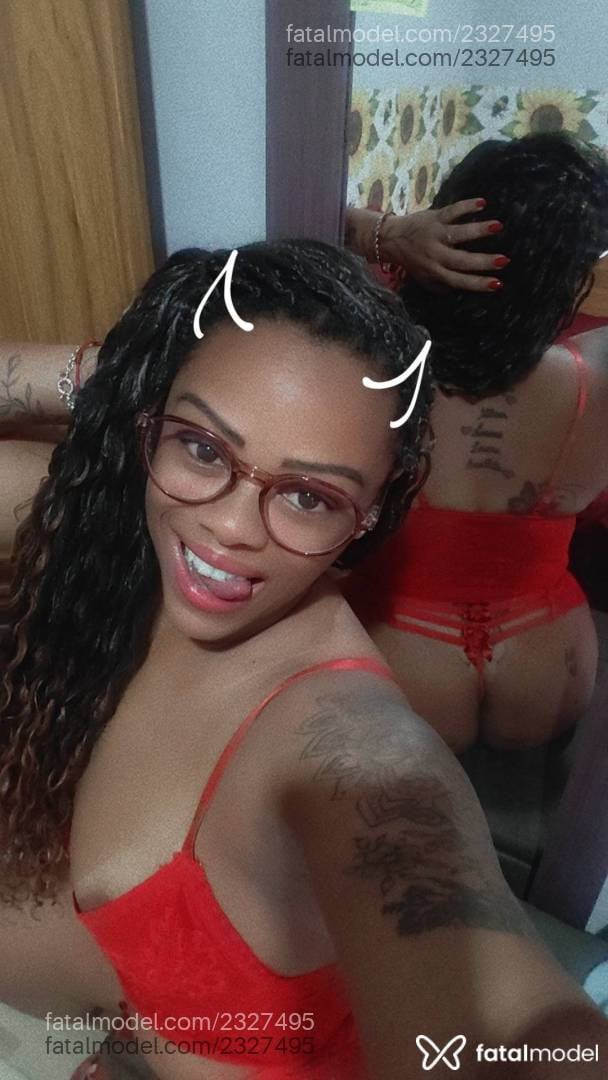 Acompanhante mulher com cabelo castanho de olhos castanhos - Girassol