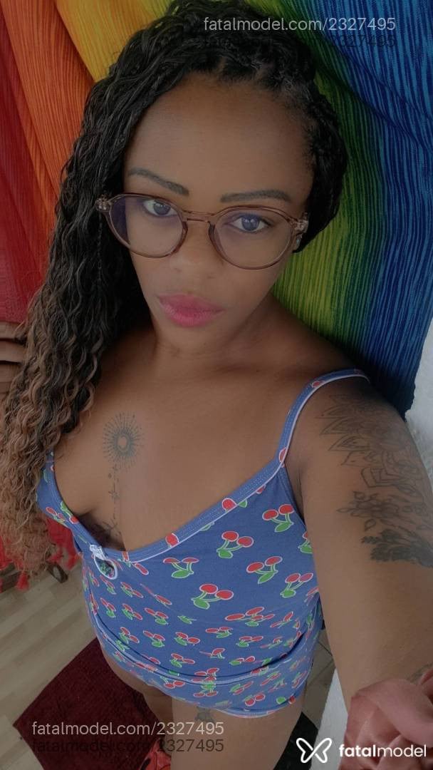 Acompanhante mulher com cabelo castanho de olhos castanhos - Girassol