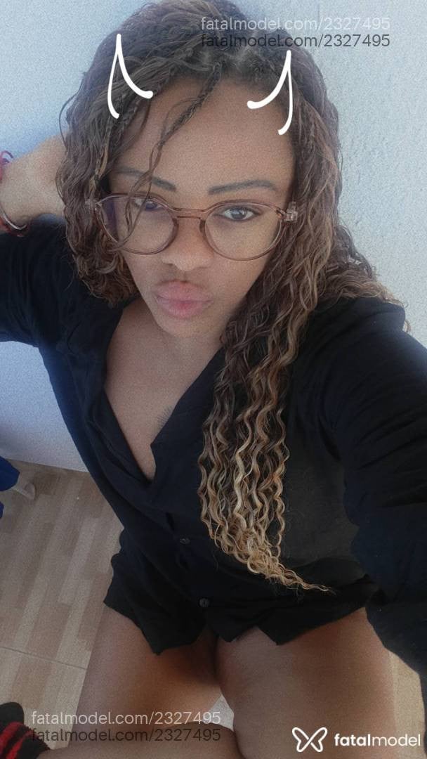 Acompanhante mulher com cabelo castanho de olhos castanhos - Girassol