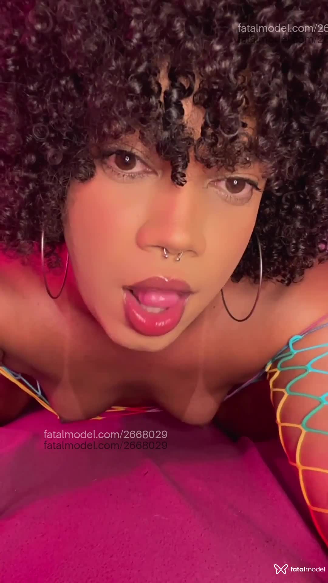 Acompanhante mulher trans morena (o) de olhos castanhos em Virtual - Isa Esteves