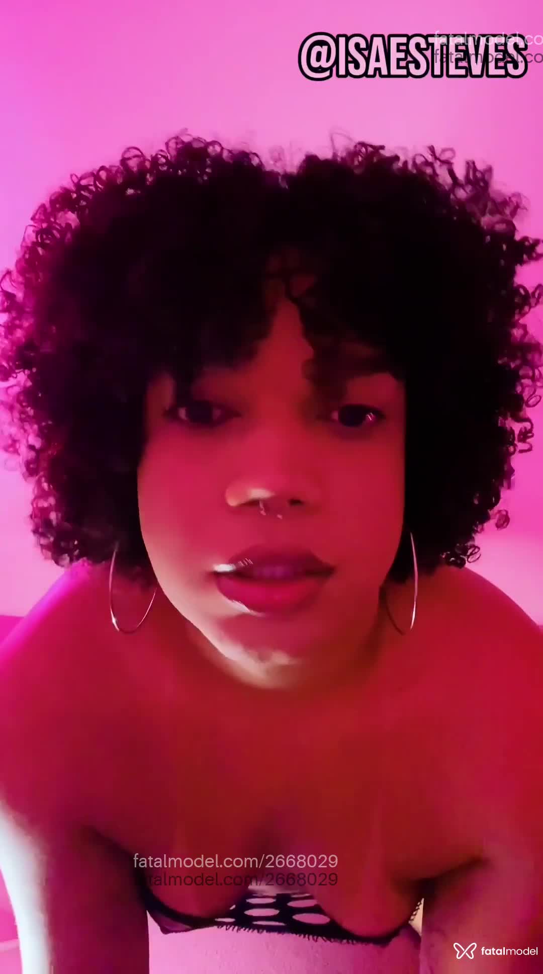 Acompanhante mulher trans morena (o) de olhos castanhos em Virtual - Isa Esteves