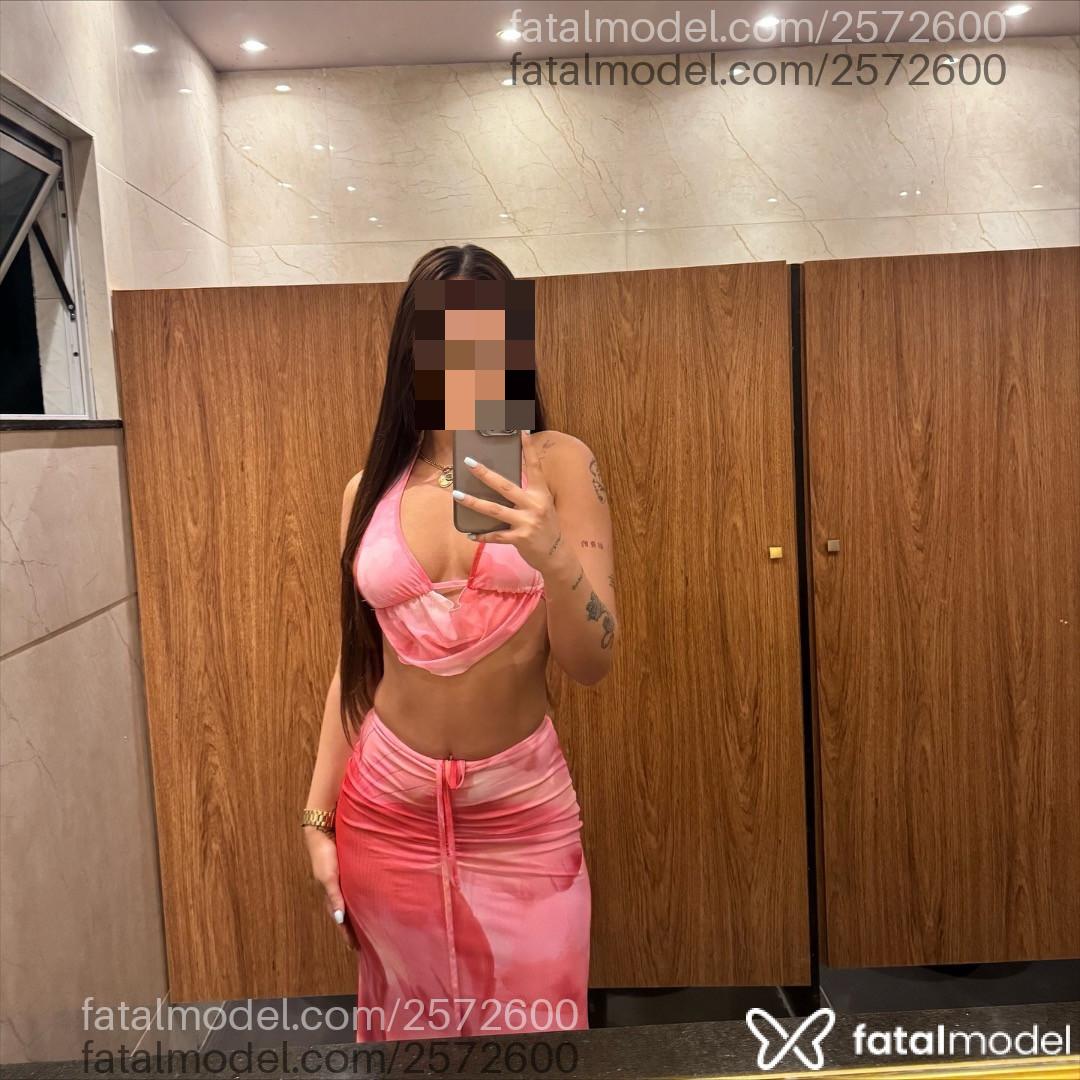 Acompanhante mulher com cabelo castanho de olhos castanhos em Macaé - Hayra