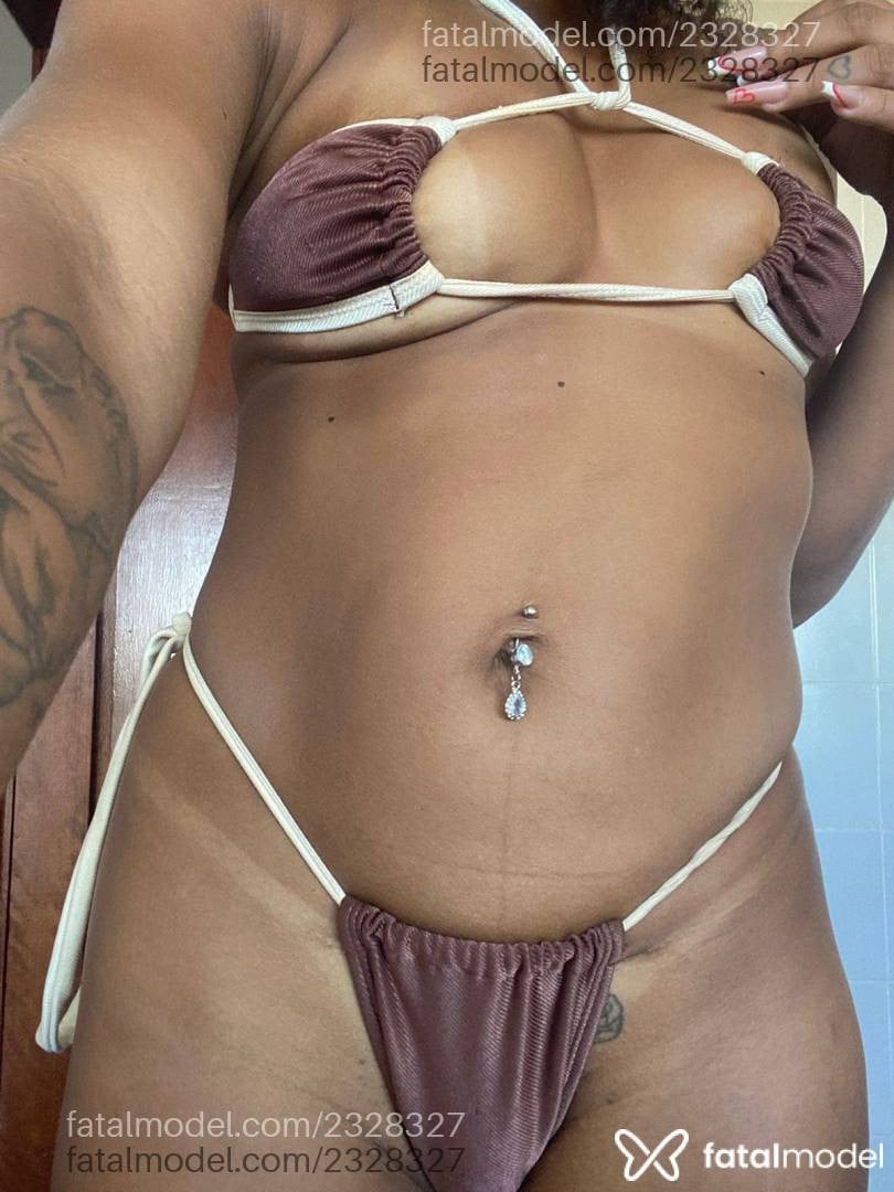 Acompanhante mulher com cabelo castanho de olhos pretos - Raissa Ramos