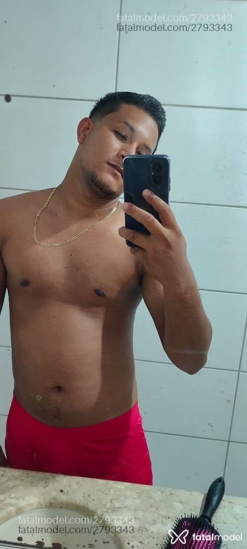 Acompanhante homem com cabelo castanho de olhos pretos em Itapema - Carlos