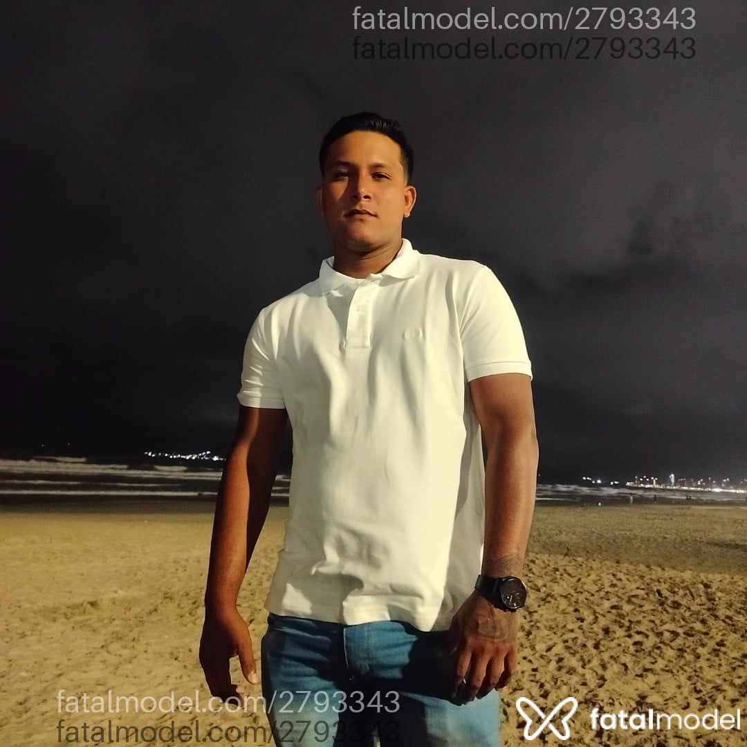Acompanhante homem com cabelo castanho de olhos pretos em Itapema - Carlos