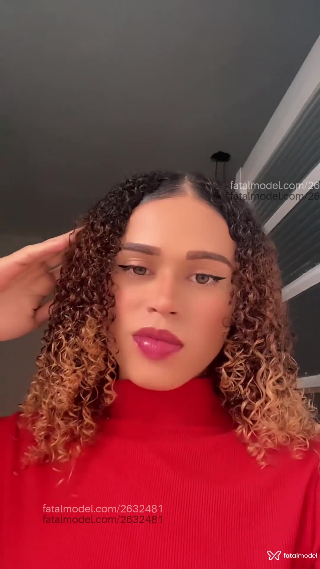 Acompanhante mulher trans com cabelo castanho de olhos castanhos em Campinas - Ravensilv