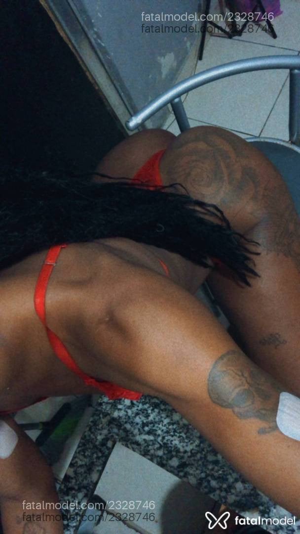 Acompanhante mulher trans morena (o) de olhos pretos - Morenaquente