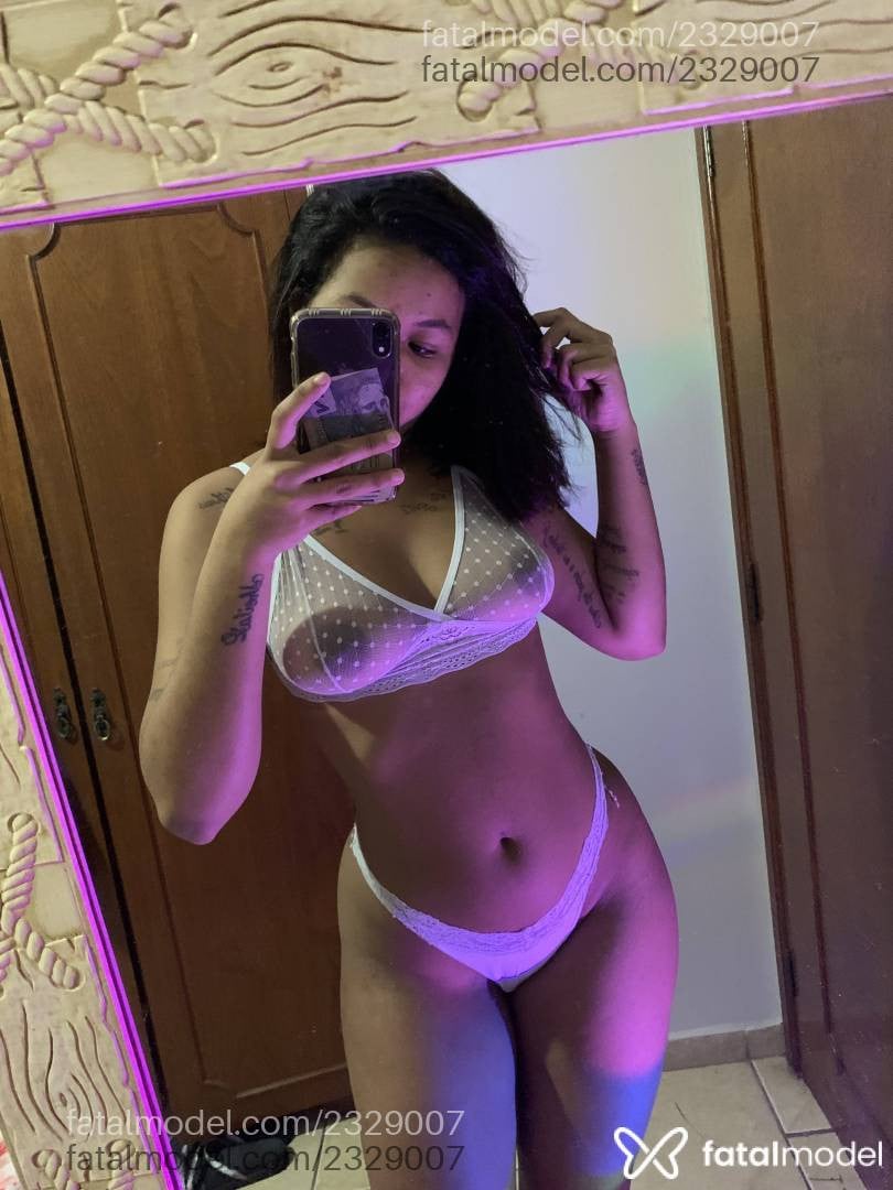 Acompanhante mulher morena (o) de olhos pretos - Gabrielly Vitória
