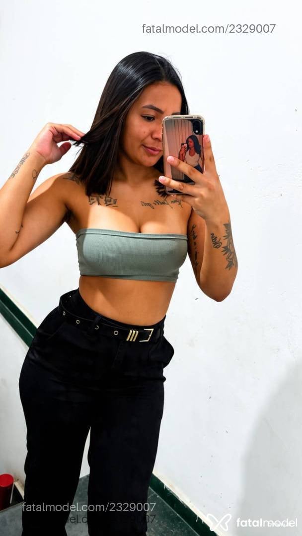 Acompanhante mulher morena (o) de olhos pretos - Laryssa Vitoria