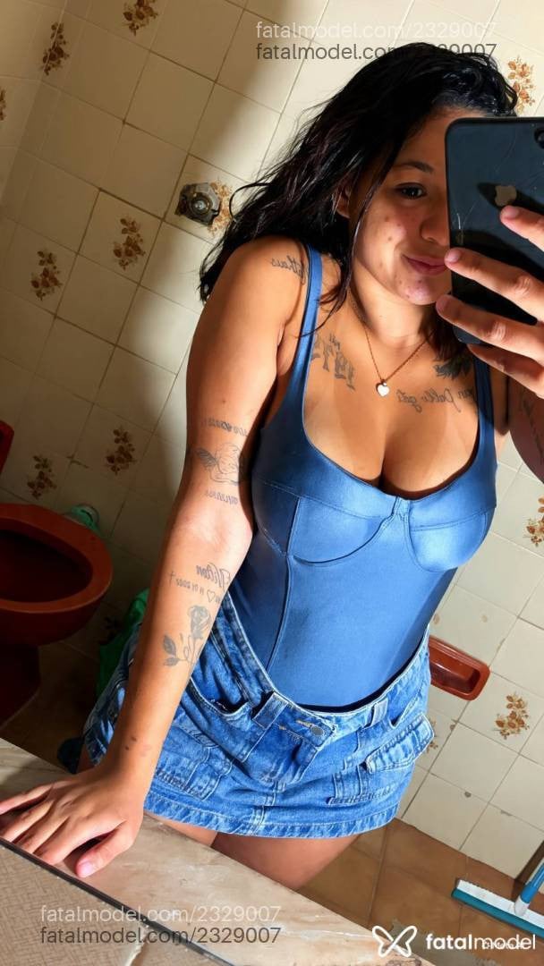 Acompanhante mulher morena (o) de olhos pretos - Laryssa Vitoria