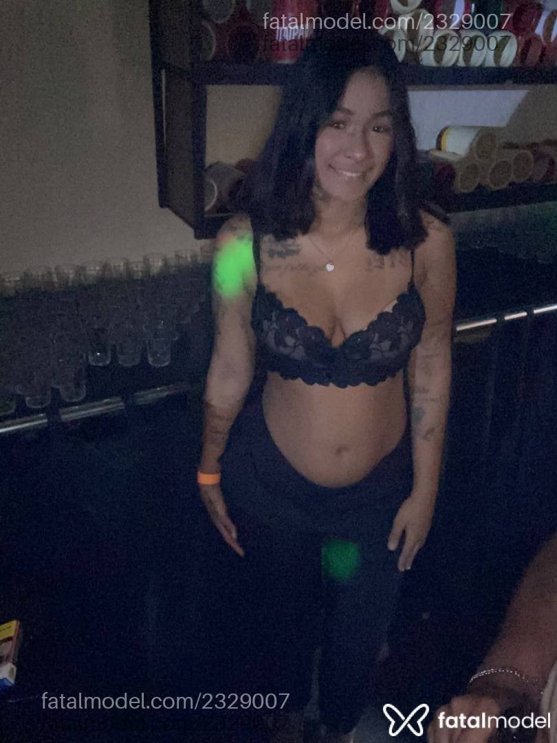 Acompanhante mulher morena (o) de olhos pretos - Laryssa Vitoria