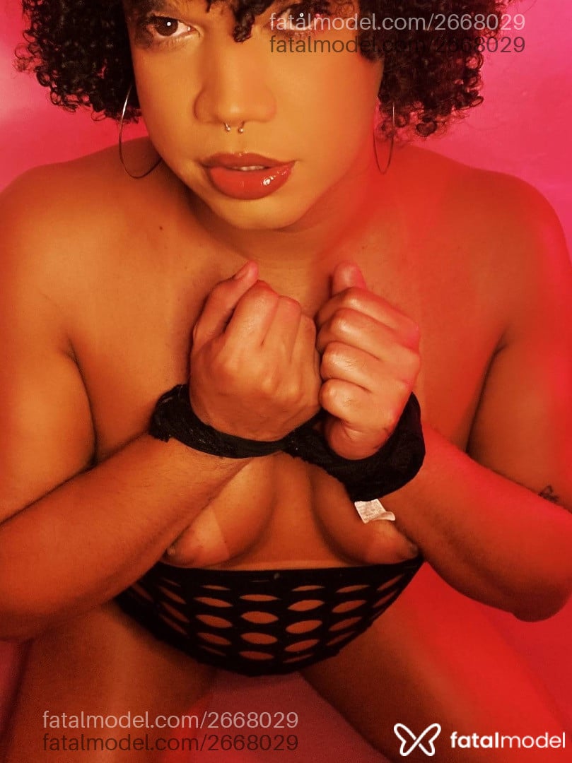 Acompanhante mulher trans morena (o) de olhos castanhos em Virtual - Isa Esteves