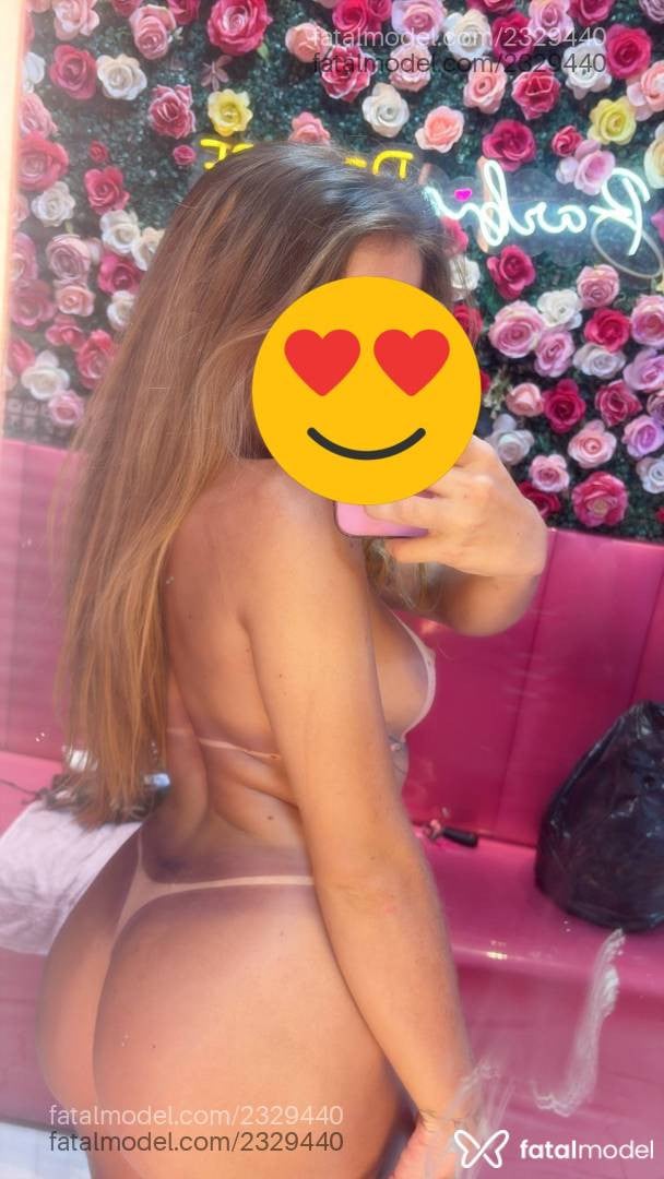 Acompanhante mulher loira (o) de olhos castanhos - Manu