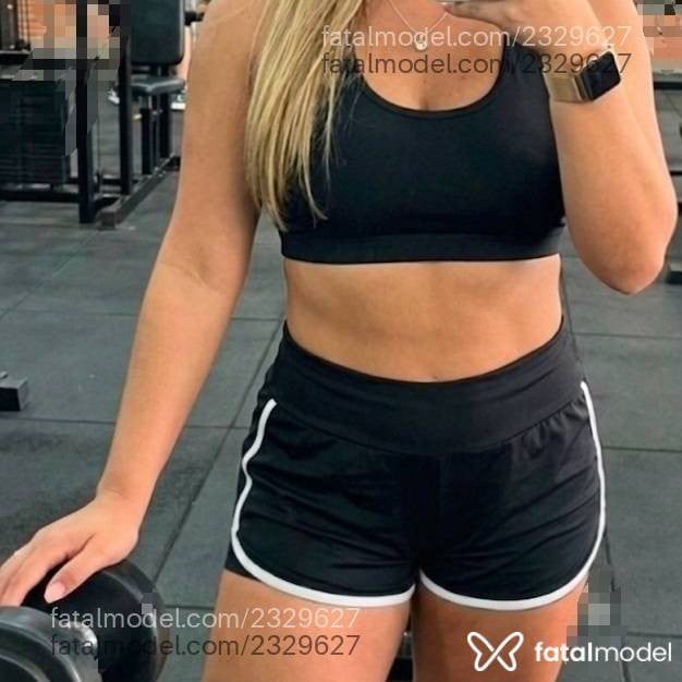Acompanhante mulher loira (o) de olhos castanhos - Loy