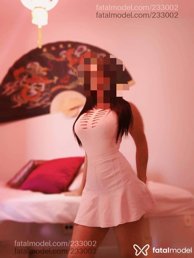 Acompanhante mulher com cabelo castanho de olhos castanhos - Akemi