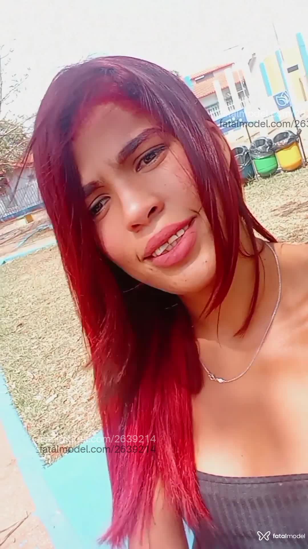 Acompanhante mulher com cabelo castanho de olhos castanhos em Passos Acompanhante mulher com cabelo castanho de olhos castanhos em Passos - Ari