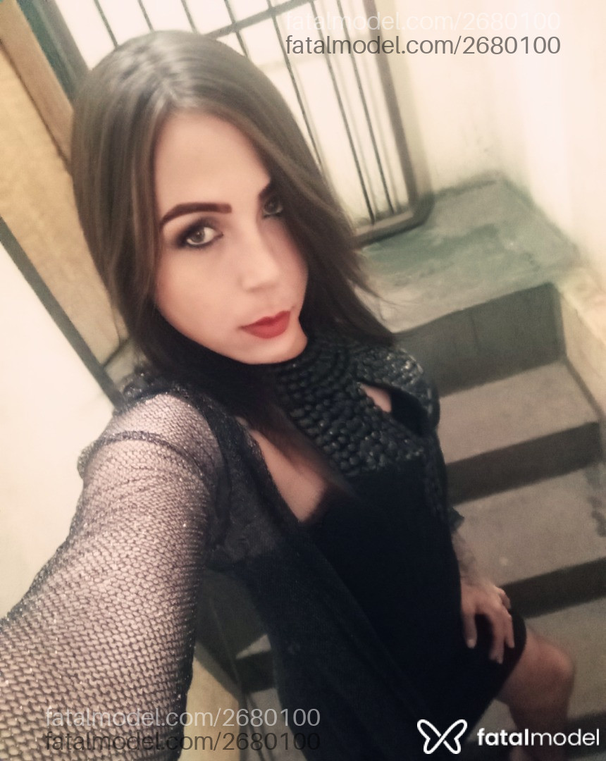 Acompanhante mulher trans com cabelo castanho de olhos azuis em Conceição das Alagoas - Esmeralda