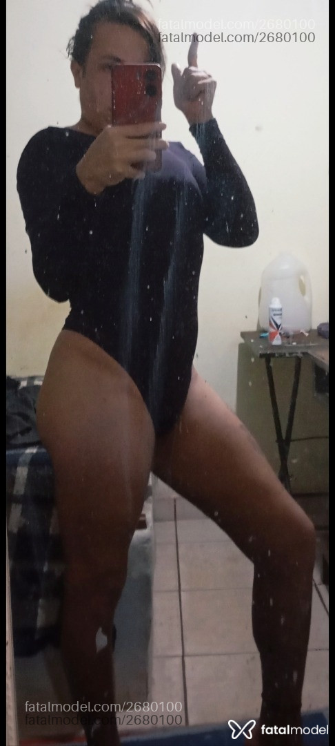 Acompanhante mulher trans com cabelo castanho de olhos azuis em Conceição das Alagoas - Esmeralda
