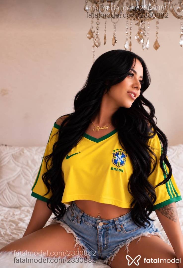 Acompanhante mulher morena (o) de olhos pretos - Agatha Mancinni