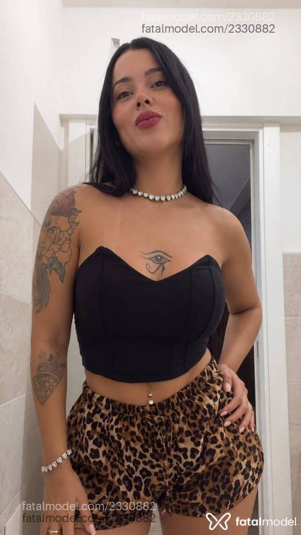 Acompanhante mulher morena (o) de olhos pretos - Agatha Mancinni