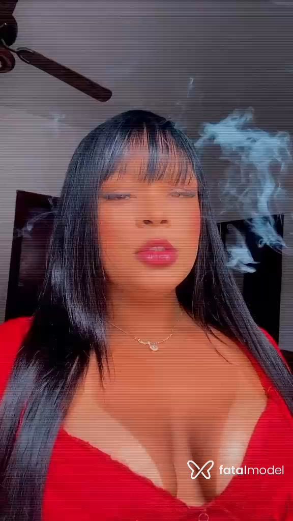 Acompanhante mulher morena (o) de olhos castanhos - Taina Aruana