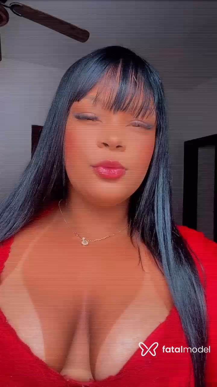 Acompanhante mulher morena (o) de olhos castanhos - Taina Aruana
