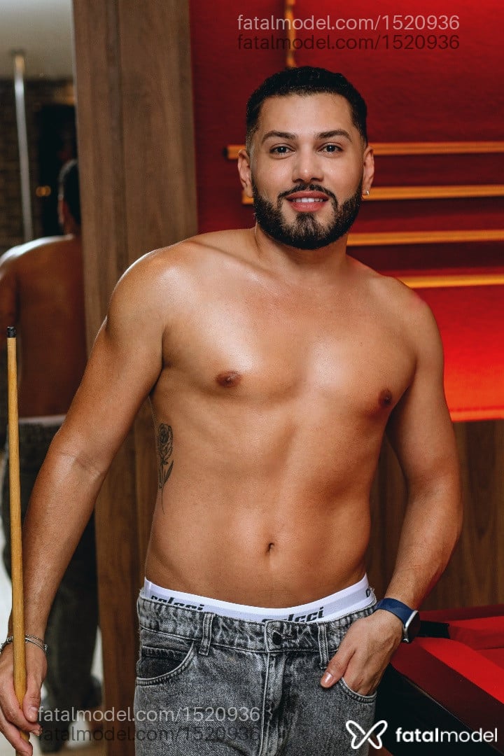 Acompanhante homem com cabelo castanho de olhos castanhos em Belo Horizonte - Alef Costa