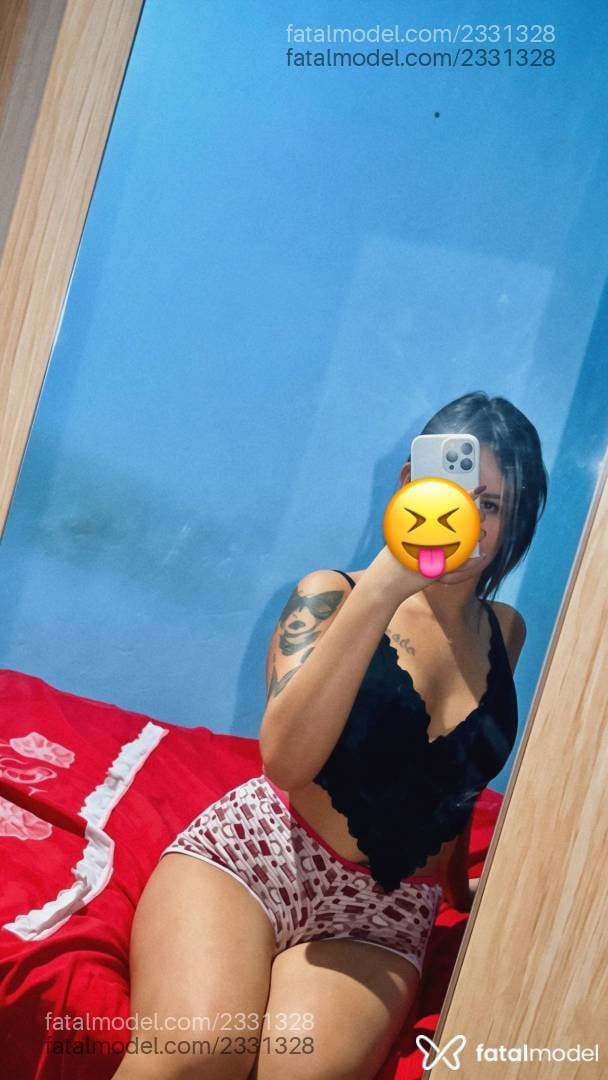 Acompanhante mulher trans loira (o) de olhos pretos - Evellyn Eloa