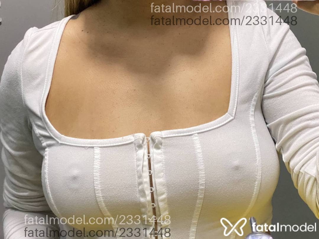 Acompanhante mulher loira (o) de olhos castanhos - Jamily