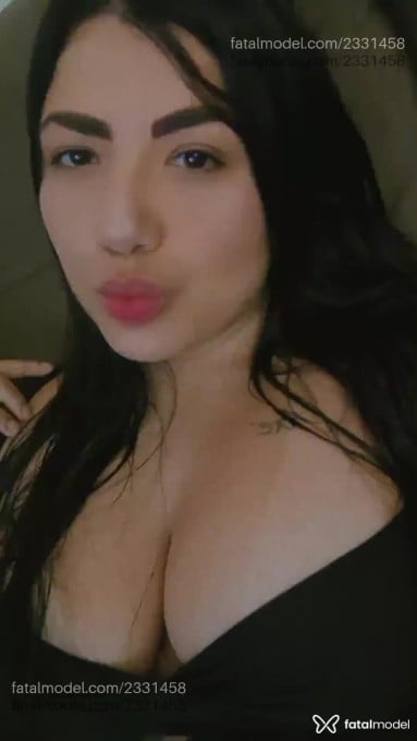 Acompanhante mulher com cabelo castanho de olhos castanhos - Rafaella Mendes Acompanhante mulher com cabelo castanho de olhos castanhos - Rafaella Mendes