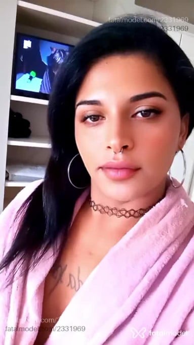 Acompanhante mulher trans morena (o) de olhos castanhos em Bagé - Pyetra Bennett
