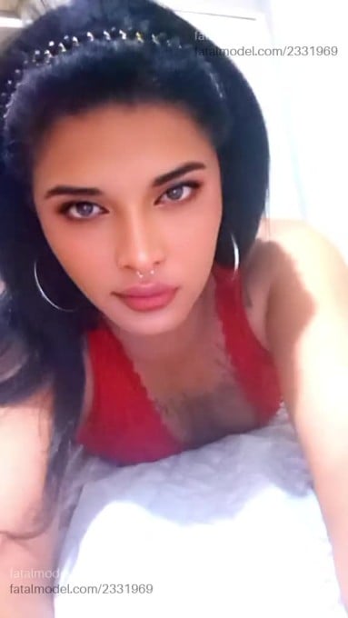 Acompanhante mulher trans morena (o) de olhos castanhos em Bagé - Pyetra Bennett
