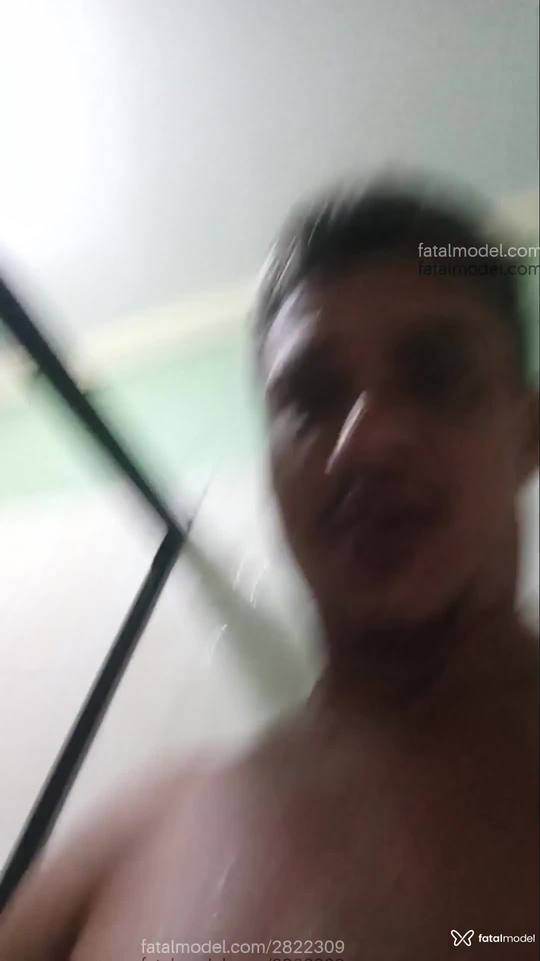 Acompanhante homem com cabelo grisalho de olhos castanhos em Fortaleza - Juliano
