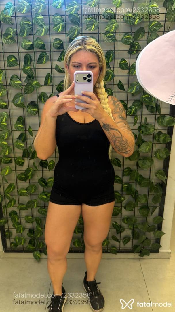 Acompanhante mulher loira (o) de olhos mel - Carla