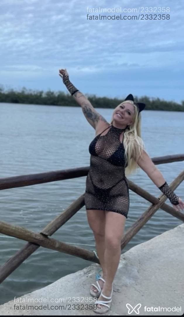 Acompanhante mulher loira (o) de olhos mel - Carla