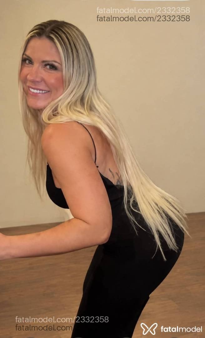 Acompanhante mulher loira (o) de olhos mel - Carla