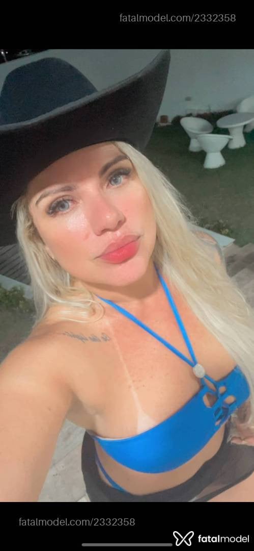 Acompanhante mulher loira (o) de olhos mel - Carla